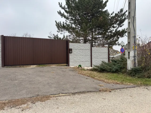 Eladó telek Újbarok 1200 nm