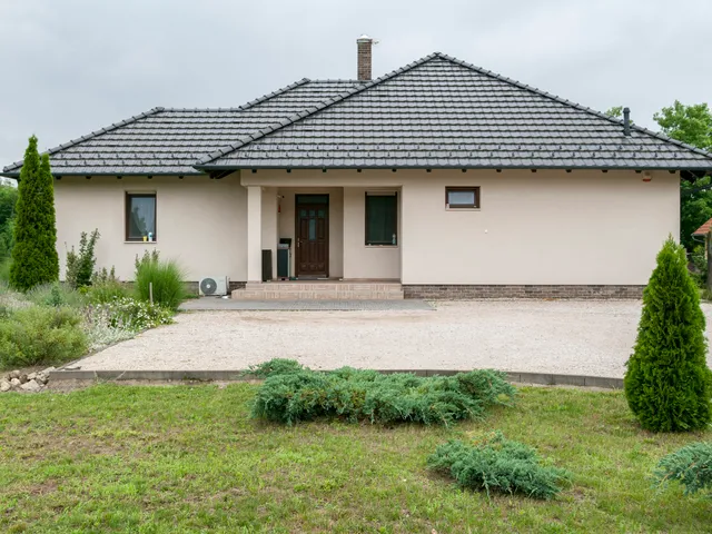 Kiadó ház Kecskemét, Vacsihegy 140 nm