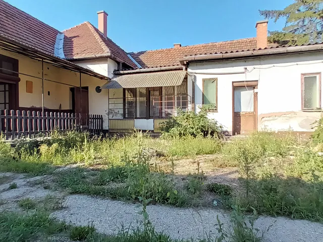 Eladó ház Kecskemét, Hunyadiváros 150 nm