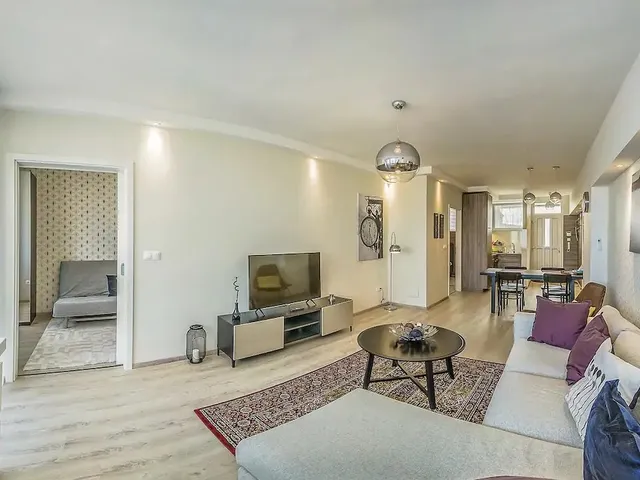 Kiadó lakás Budapest VI. kerület, Nagykörúton belüli terület, Liszt Ferenc tér 66 nm