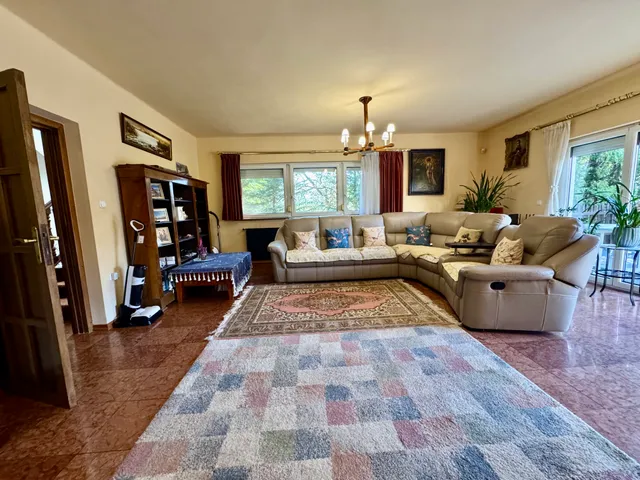 Eladó ház Budapest II. kerület, Budaliget 270 nm