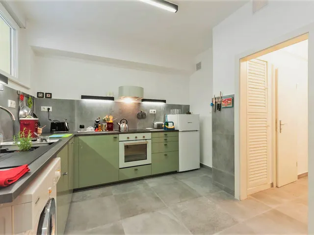 Kiadó lakás Budapest VI. kerület, Nagykörúton belüli terület, Liszt Ferenc tér 67 nm