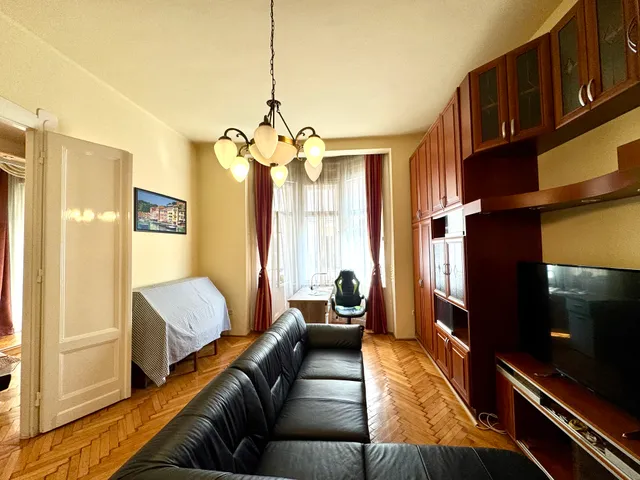 Eladó lakás Budapest VI. kerület, Nagykörúton belüli terület 132 nm