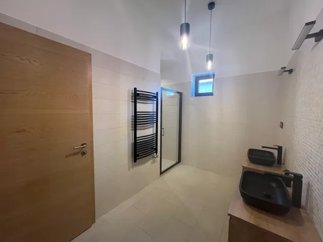 Eladó ház Győrújbarát 207 nm