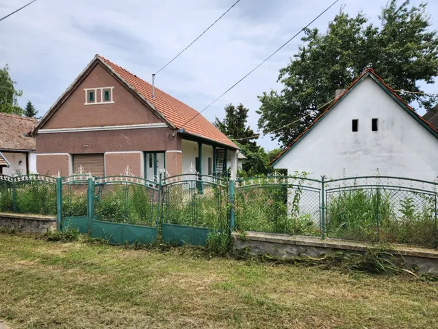 Eladó ház Geresdlak 135 nm