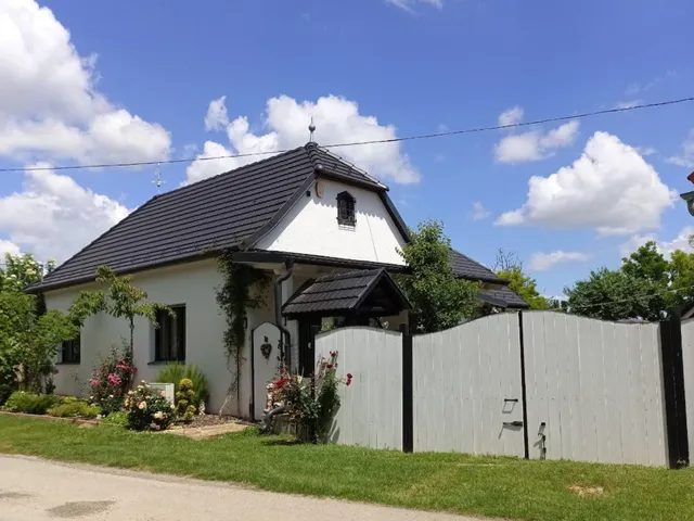 Eladó ház Hásságy 105 nm