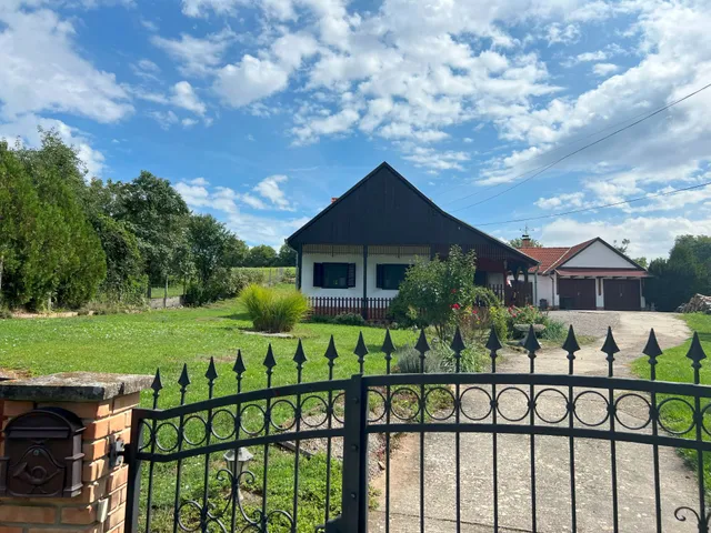 Eladó ház Somogyhárságy 330 nm