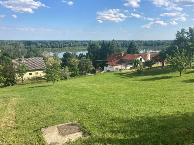 Eladó telek Bár 52000000 nm