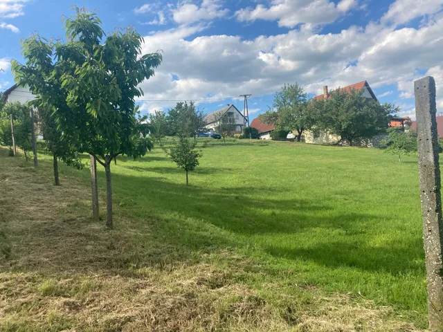 Eladó telek Bár 52000000 nm