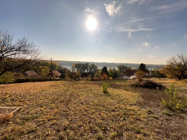 Eladó telek Bár 52000000 nm