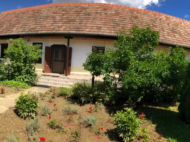 Eladó ház Almáskeresztúr 165 nm