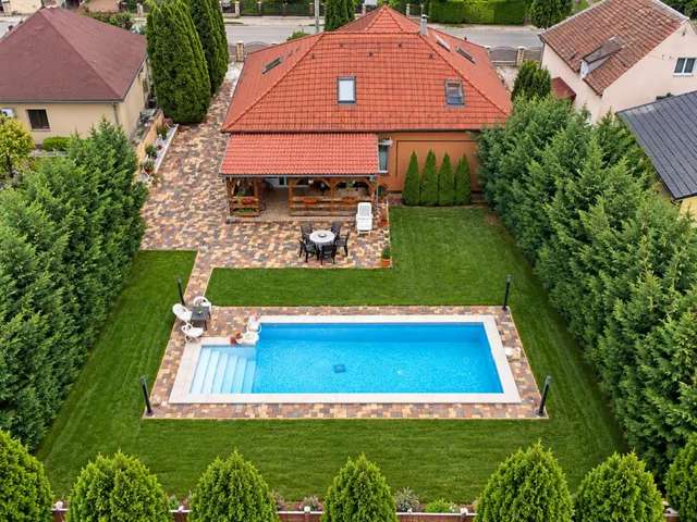 Eladó ház Pécs, Kertváros 200 nm