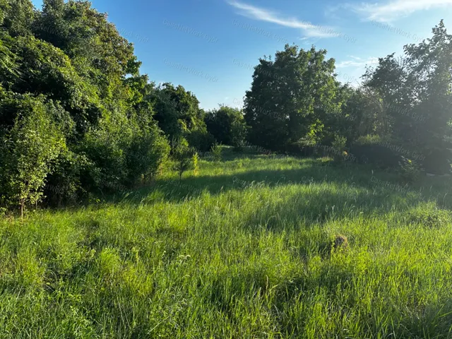 Eladó telek Balatonkenese