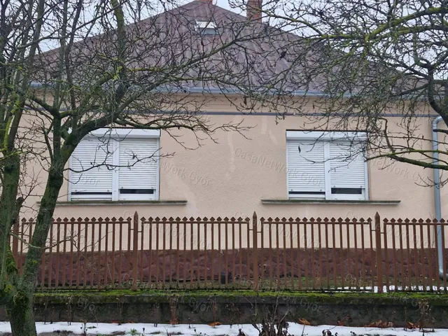 Eladó ház Pér 72 nm