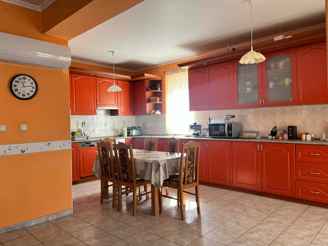 Eladó ház Debrecen, Biharikert 230 nm