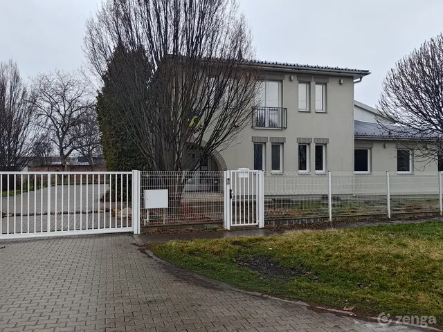 Eladó kereskedelmi és ipari ingatlan Kecskemét 540 nm