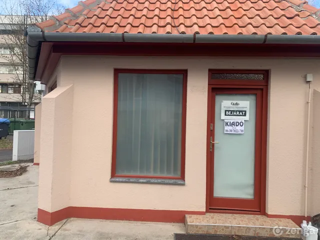 Kiadó kereskedelmi és ipari ingatlan Kiskunhalas, Felsőváros 50 nm