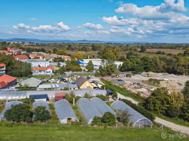 Eladó kereskedelmi és ipari ingatlan Fonyód, bézsenyi 11000 nm