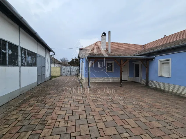 Eladó ház Tiszavárkony 424 nm
