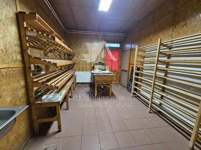 Eladó ház Tiszavárkony 424 nm