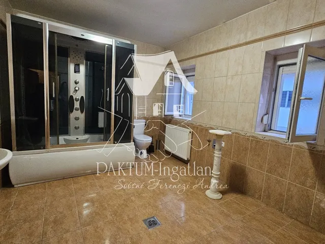 Eladó ház Tiszavárkony 194 nm