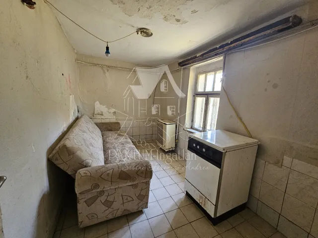 Eladó ház Újszász 31 nm