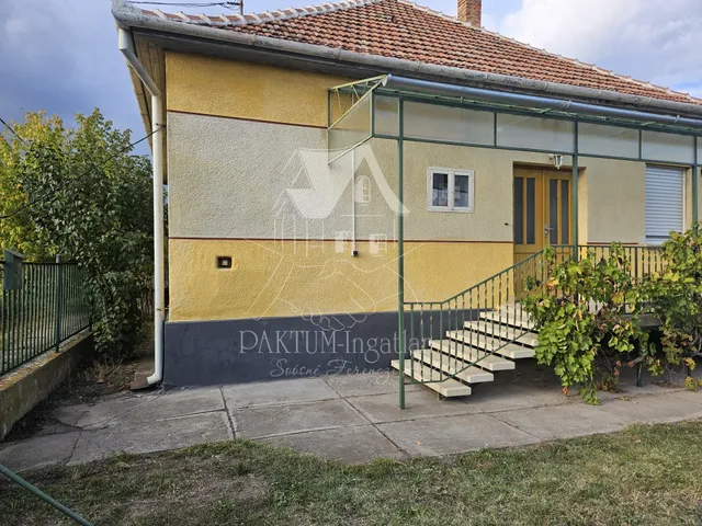 Eladó ház Újszász 75 nm