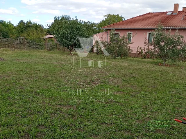 Eladó telek Szolnok 501 nm