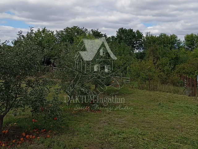 Eladó telek Szolnok 501 nm