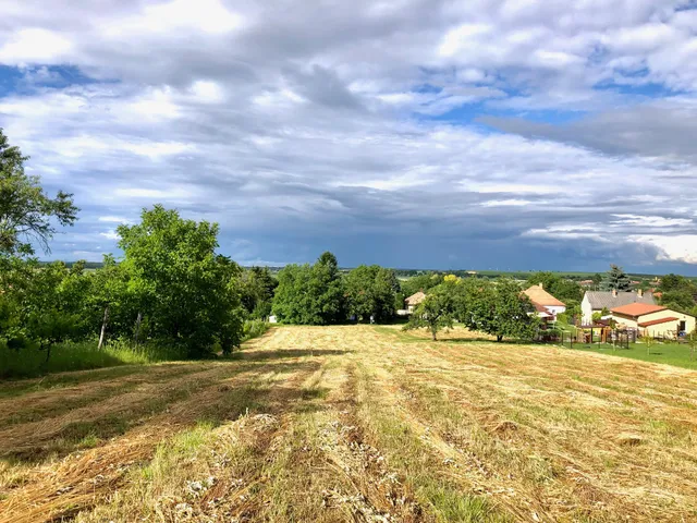 Eladó telek Győrújbarát 3000 nm