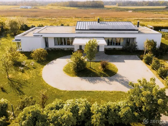 Eladó ház Mosonmagyaróvár, Duna lakópark 300 nm