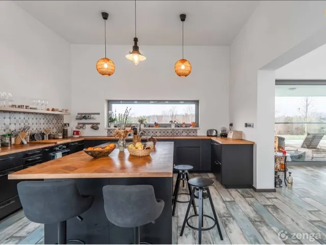 Eladó ház Mosonmagyaróvár, Duna lakópark 300 nm