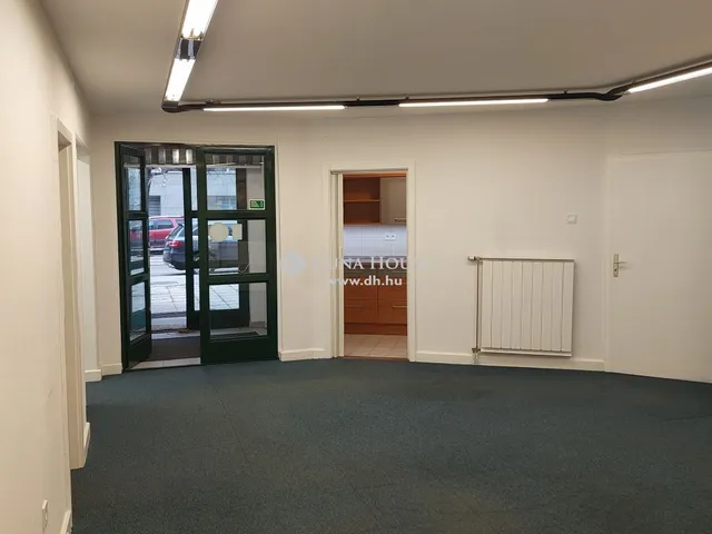 Eladó kereskedelmi és ipari ingatlan Budapest II. kerület, Szemlőhegy 270 nm