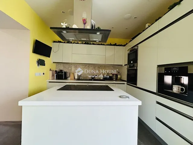 Eladó ház Budapest XV. kerület 266 nm
