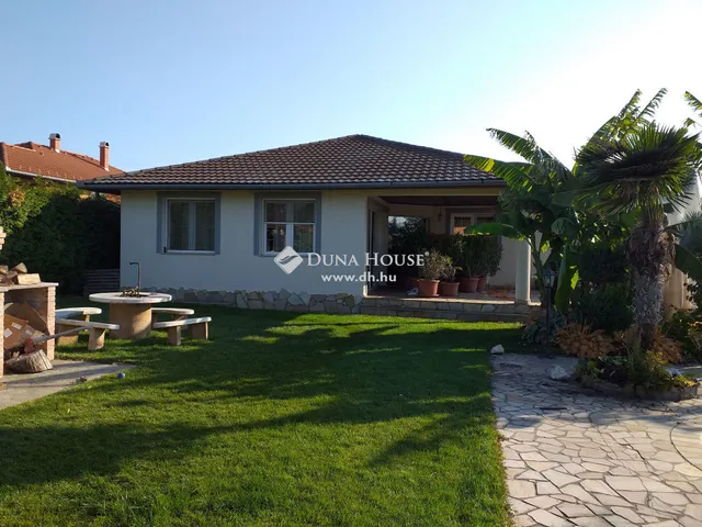 Eladó ház Kulcs 236 nm