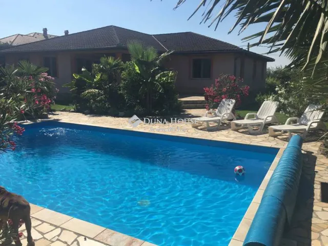 Eladó ház Kulcs 236 nm