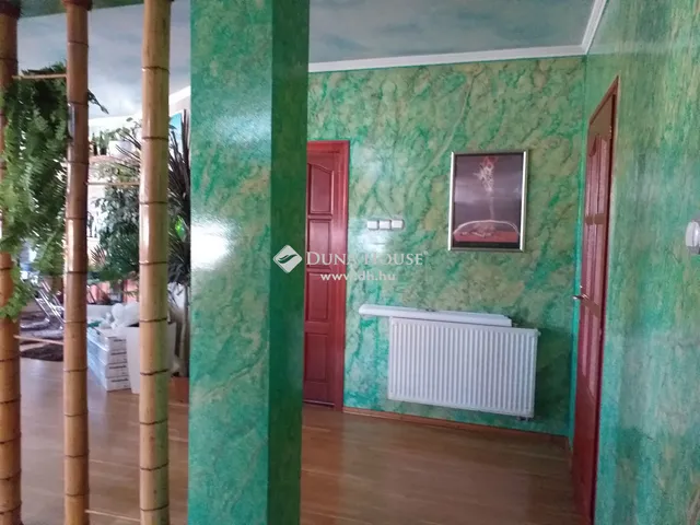 Eladó ház Kulcs 236 nm