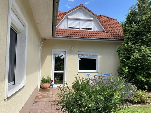 Eladó ház Balatonvilágos 220 nm