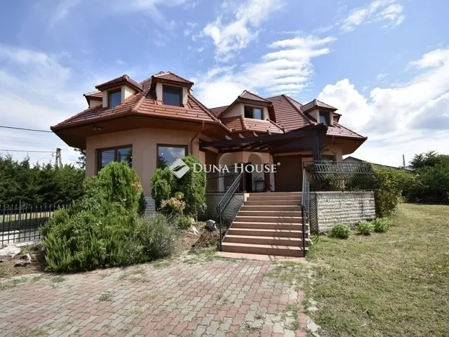 Eladó ház Érd 300 nm