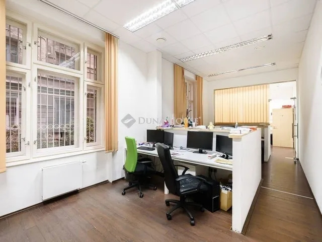 Eladó kereskedelmi és ipari ingatlan Budapest IX. kerület, Belső Ferencváros 765 nm