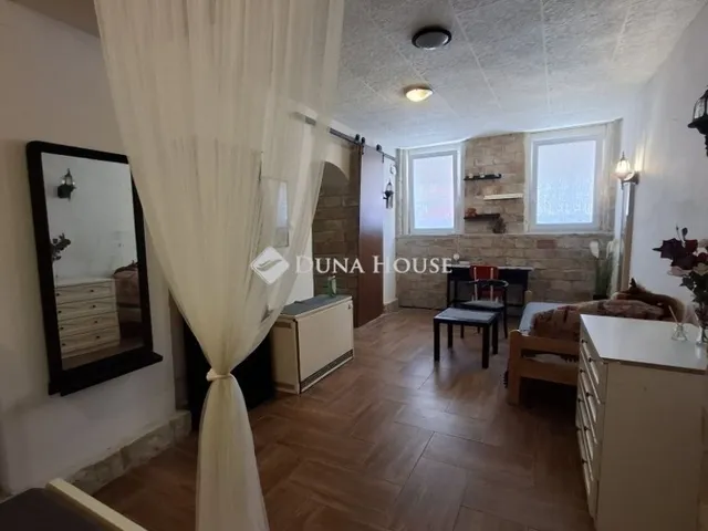 Eladó kereskedelmi és ipari ingatlan Budapest III. kerület, Óbuda 79 nm