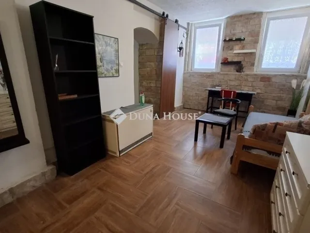 Eladó kereskedelmi és ipari ingatlan Budapest III. kerület, Óbuda 79 nm