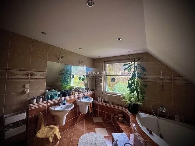 Eladó ház Budapest XXII. kerület, Budafok-Rózsavölgy 300 nm