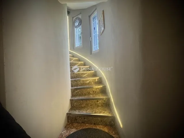 Eladó ház Budapest XXII. kerület, Budafok-Rózsavölgy 300 nm