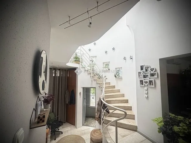 Eladó ház Budapest XXII. kerület, Budafok-Rózsavölgy 300 nm