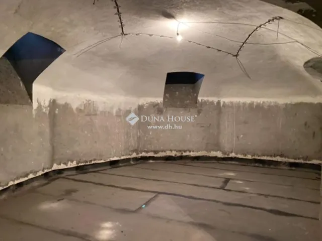 Eladó kereskedelmi és ipari ingatlan Budapest IX. kerület 300 nm