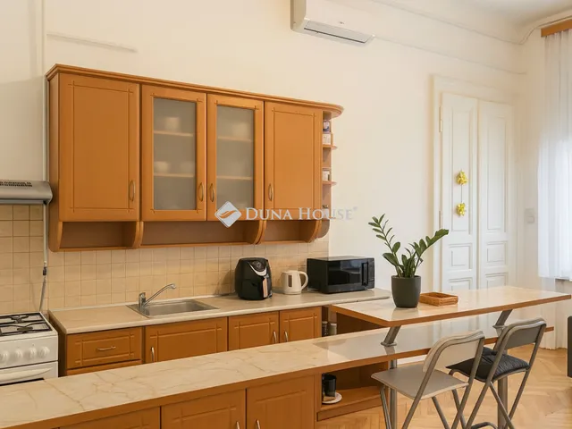 Eladó lakás Budapest VI. kerület, Nagykörúton belüli terület 75 nm