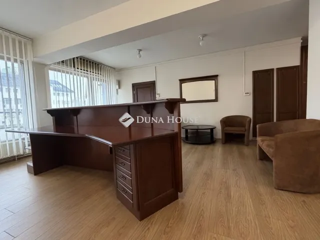 Eladó kereskedelmi és ipari ingatlan Budapest XI. kerület 198 nm