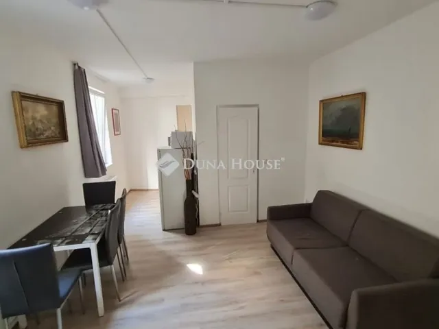 Eladó lakás Budapest VI. kerület, Nagykörúton belüli terület 148 nm