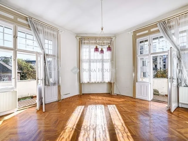 Eladó lakás Budapest I. kerület 140 nm